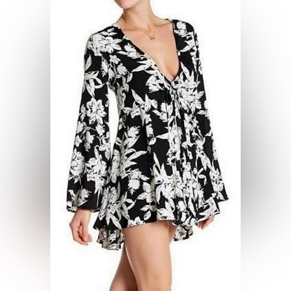 Flynn Skye A-line Floral Mini Dress Bell Sleeves Plunging V-neck and Front Tie - Picture 1 of 7